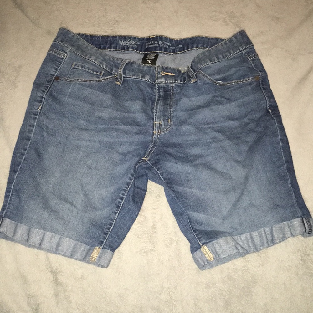 Super cute Bermuda shorts !!